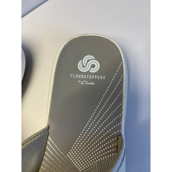 Clark’s Cloudstepper White Flip Flops (size 9)‎ - Picture 2 of 12